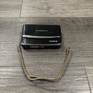 Fujifilm FinePix Z70 12.2MP 5x Digital Camera & Battery Black & Silver